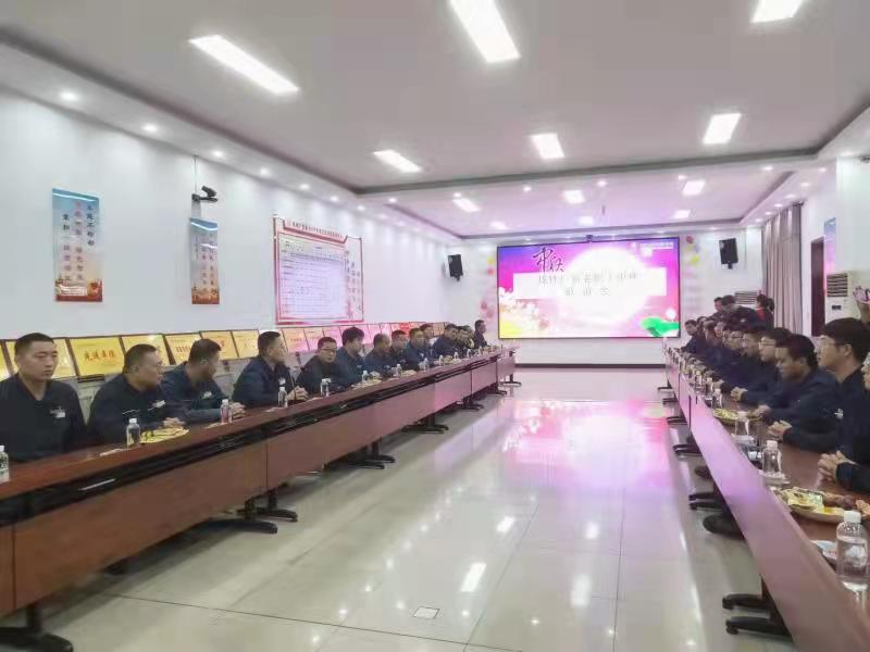 9月21日，煉鐵廠黨委舉行“緣聚煉鐵 情滿中秋 ”新老職工聯(lián)歡會2